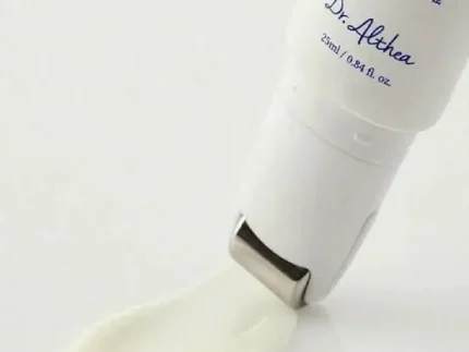 Retinol Flat Iron Eye Roller - Image 2